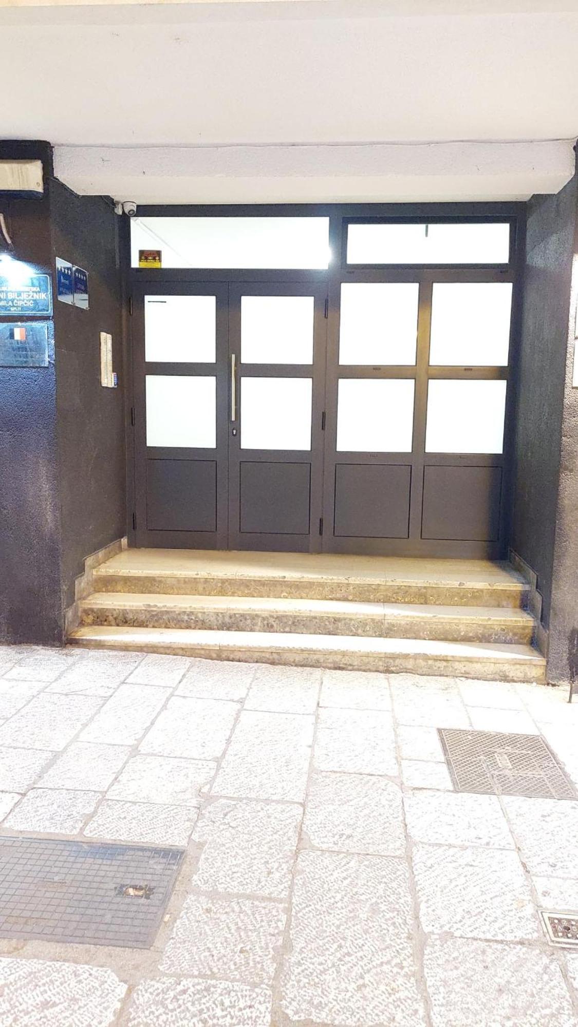 Room With Private Toilet And Terrace In City Center In Shared Apartment Split Buitenkant foto